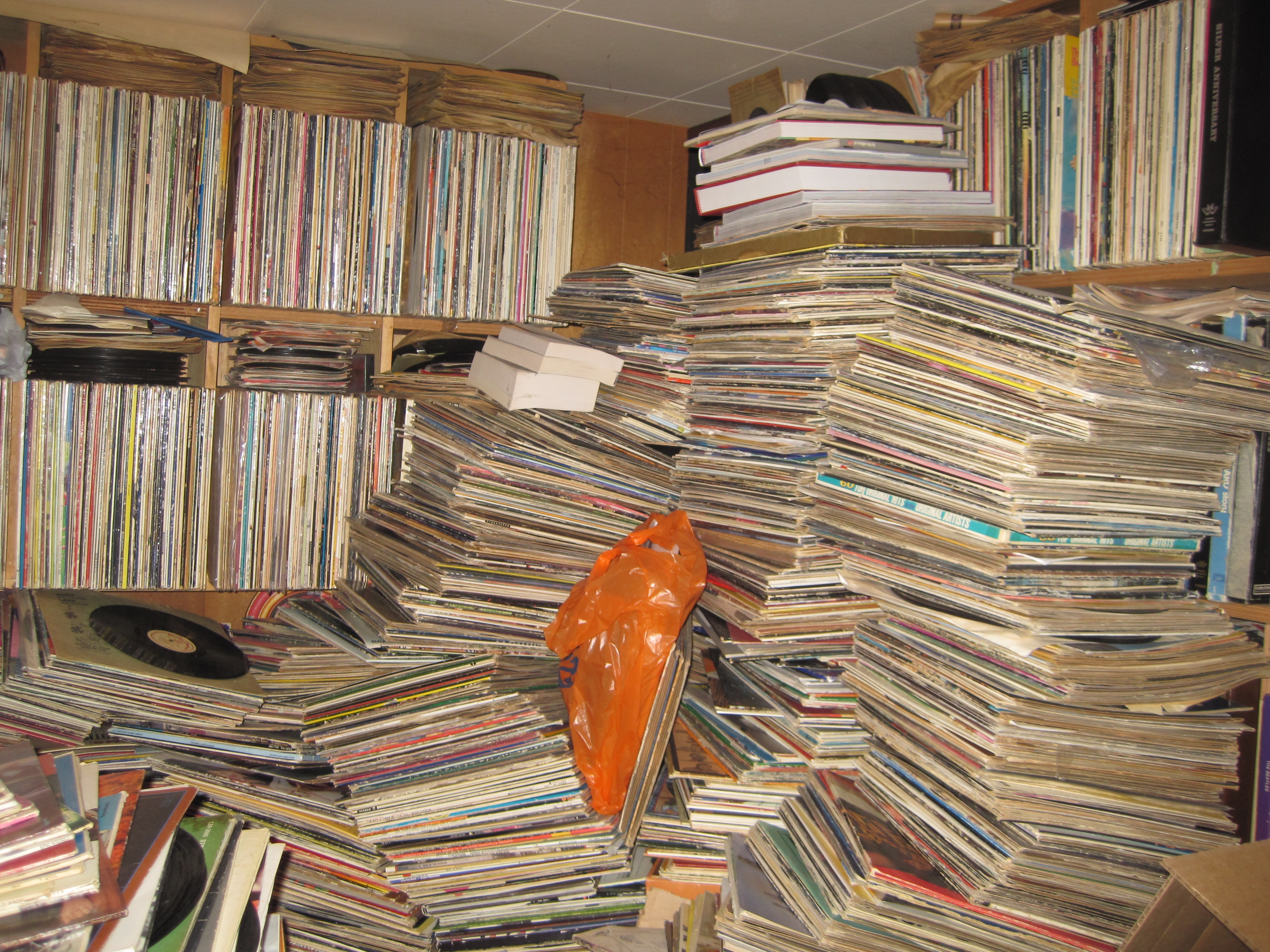 http://ajournalofmusicalthings.com/wp-content/uploads/Record-collection-hoard.jpg