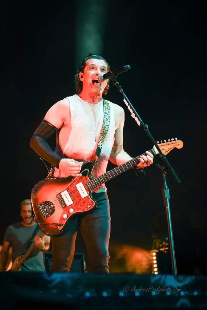 Take a look at these pictures from the STP/Bush/Cult show in Toronto ...