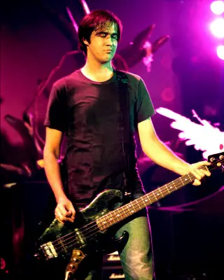 Play Bass Like The Dude In Nirvana Alan Cross