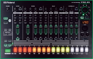 Roland TR-8 (1)