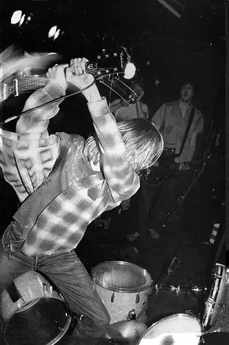 kurt cobain destroying guitar